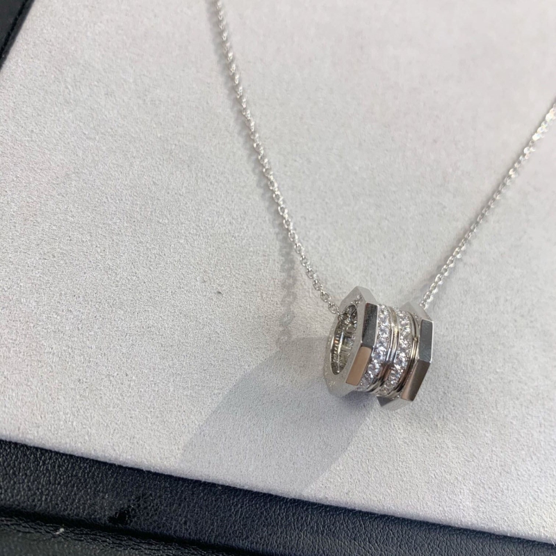 Ca*t*er necklaces
